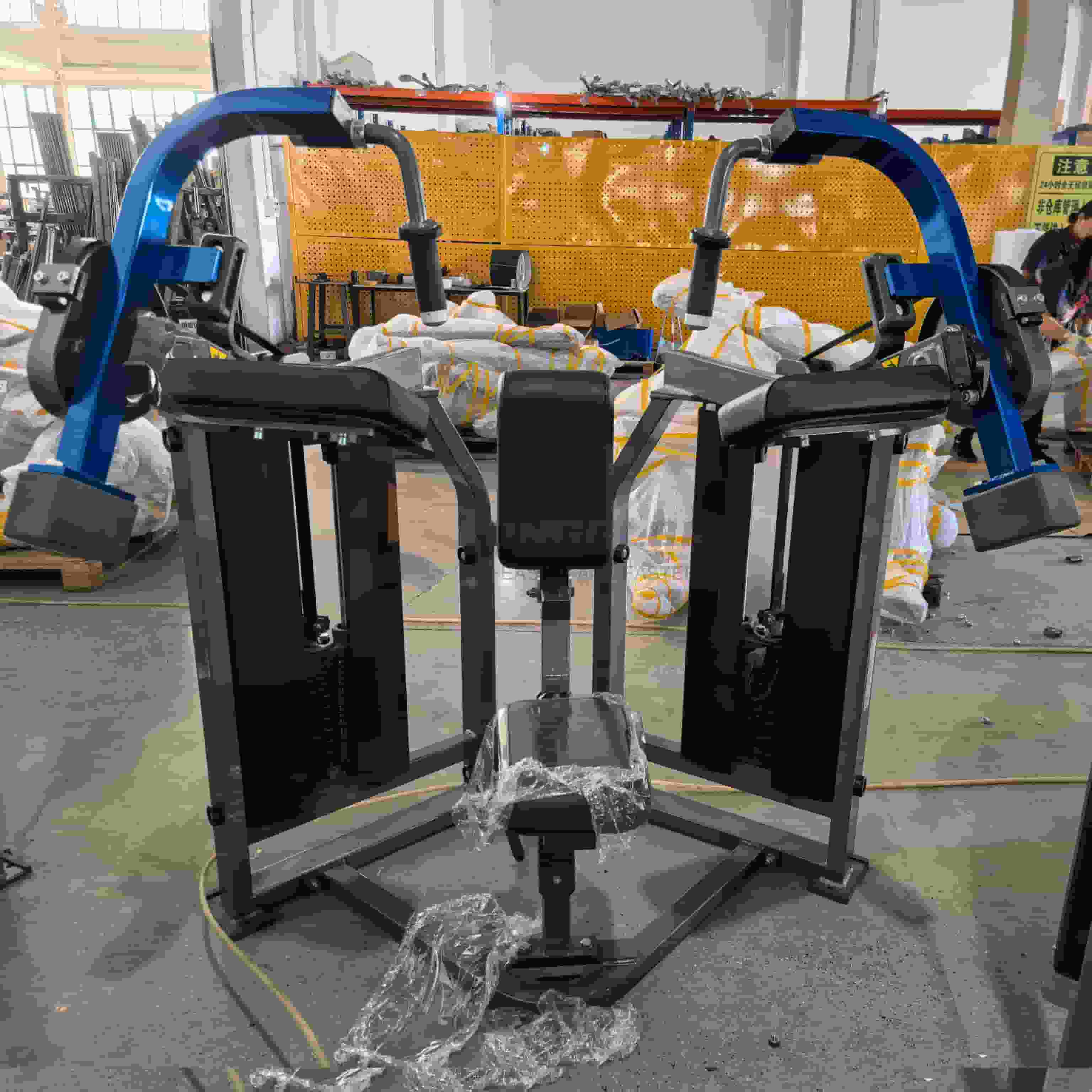 ເຄື່ອງຂະຫຍາຍ Iso Lateral Triceps